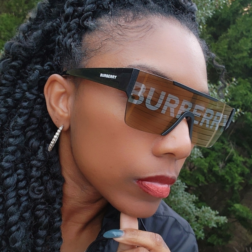 🔥NWT & BOX Burberry Logo Sunglasses
